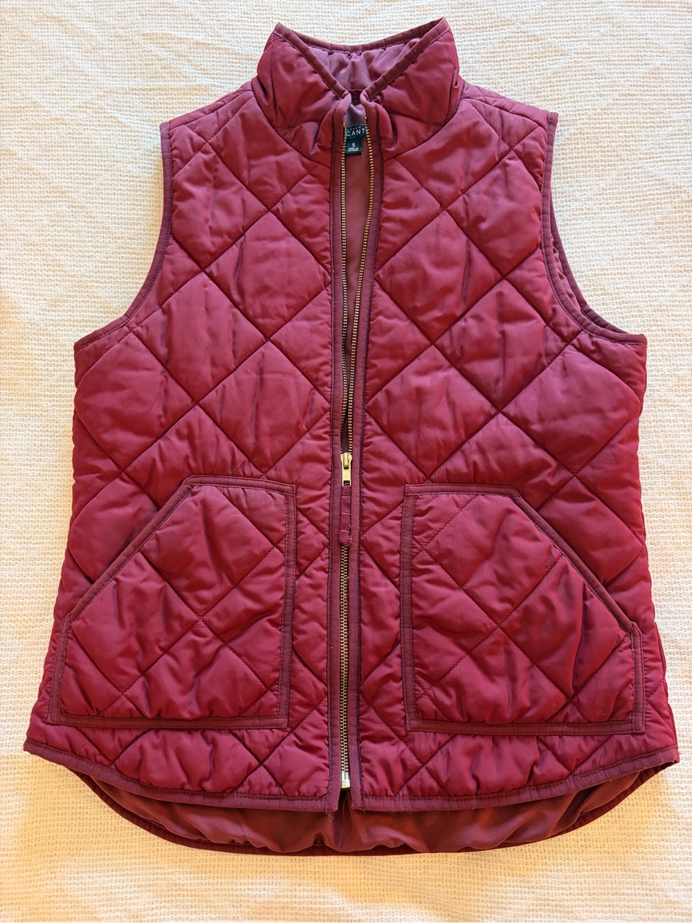 J.Crew Mercantile Burgundy Quilted Puffer Vest Size Small Maroon Gold Zip